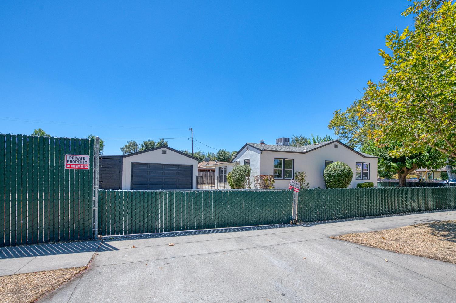 1738 N Angus St, Fresno, CA 93703