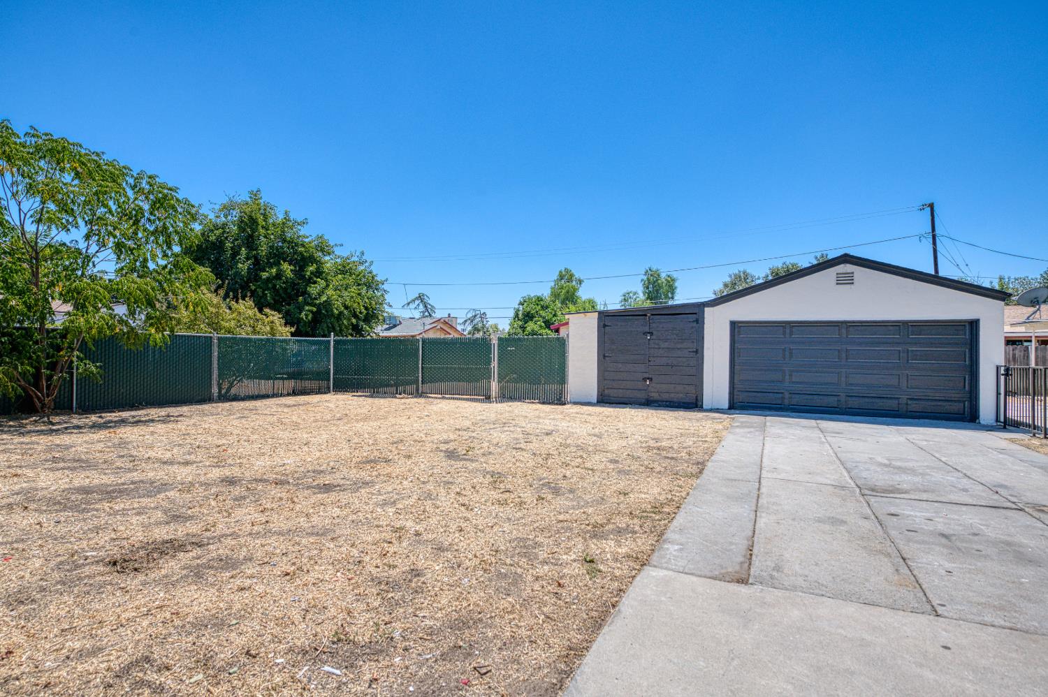 1738 N Angus St, Fresno, CA 93703