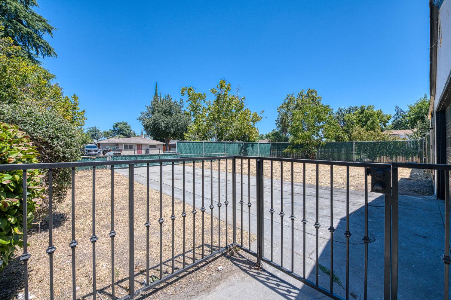 1738 N Angus St, Fresno, CA 93703