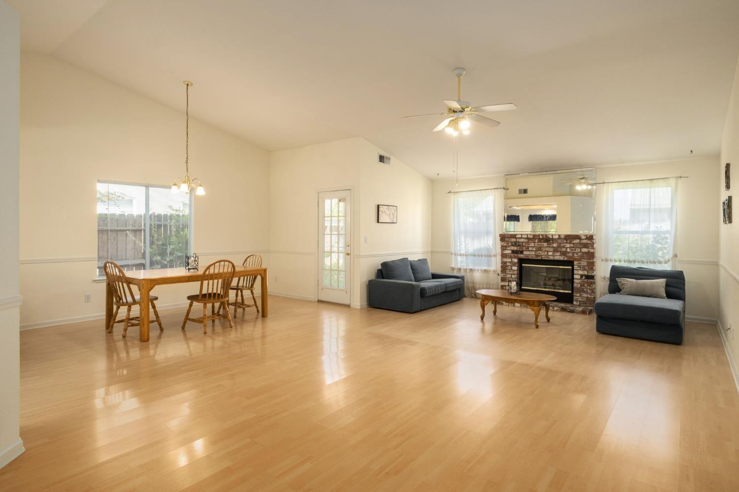 5044 W Roberts, Fresno, CA 93722