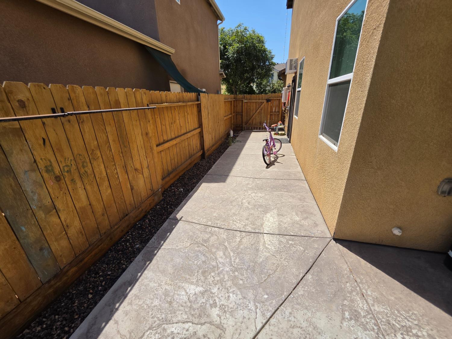 6326 W Donner Ave, Fresno, CA 93723