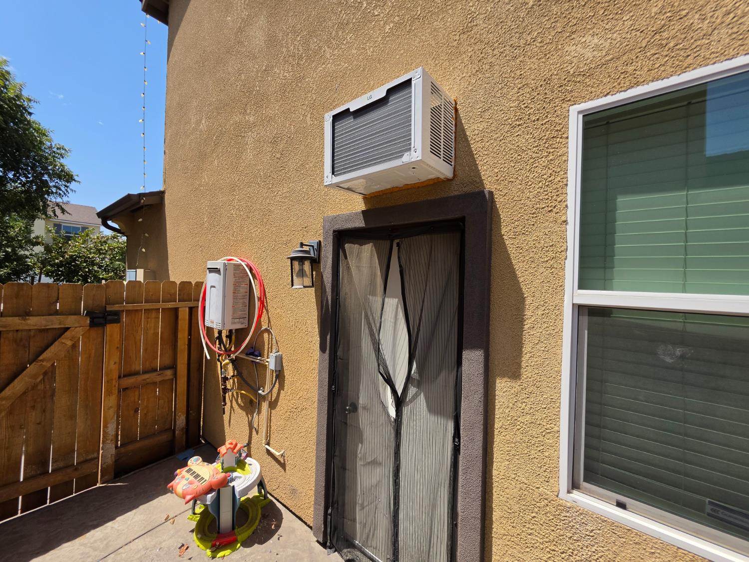 6326 W Donner Ave, Fresno, CA 93723
