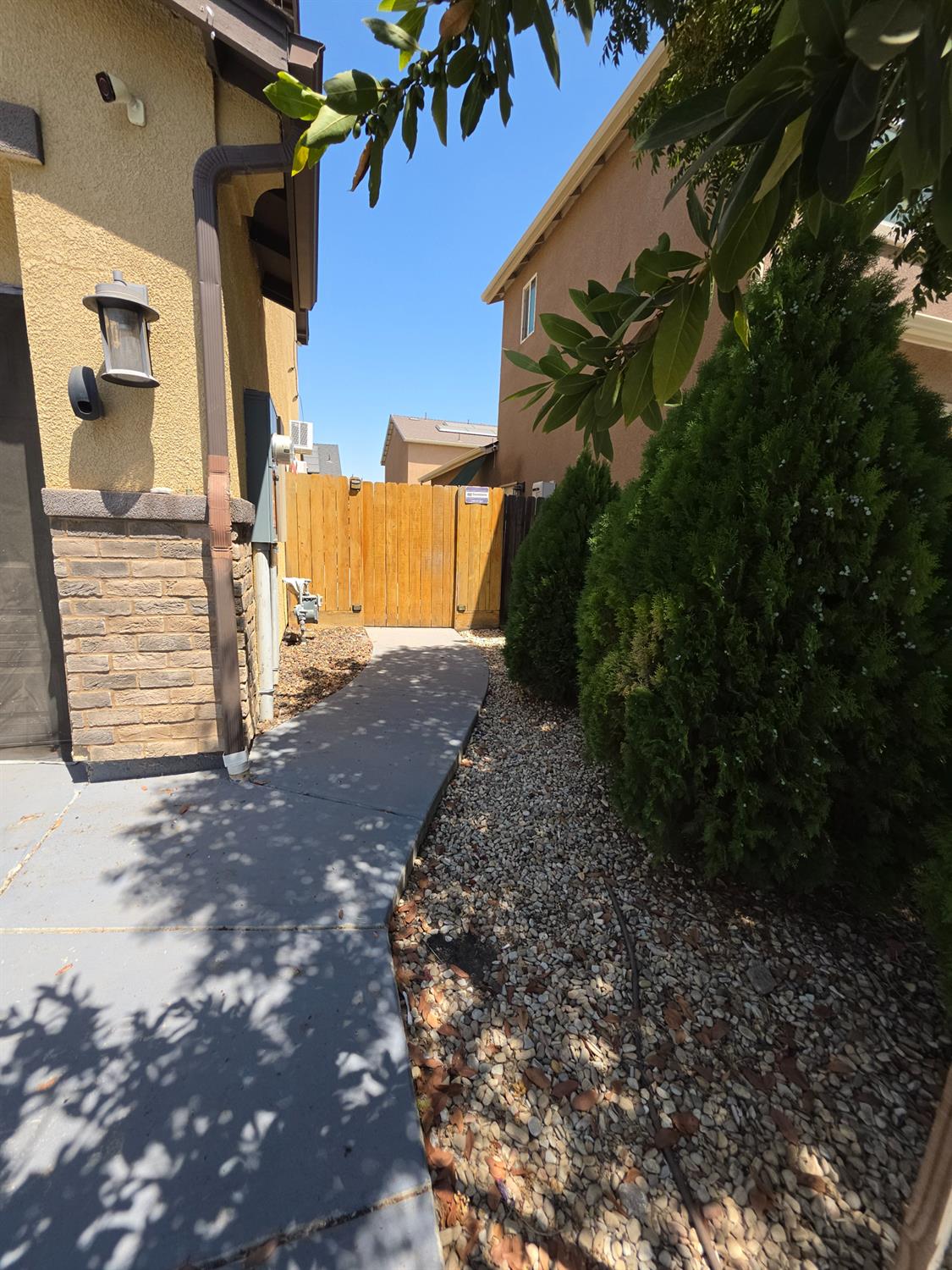6326 W Donner Ave, Fresno, CA 93723