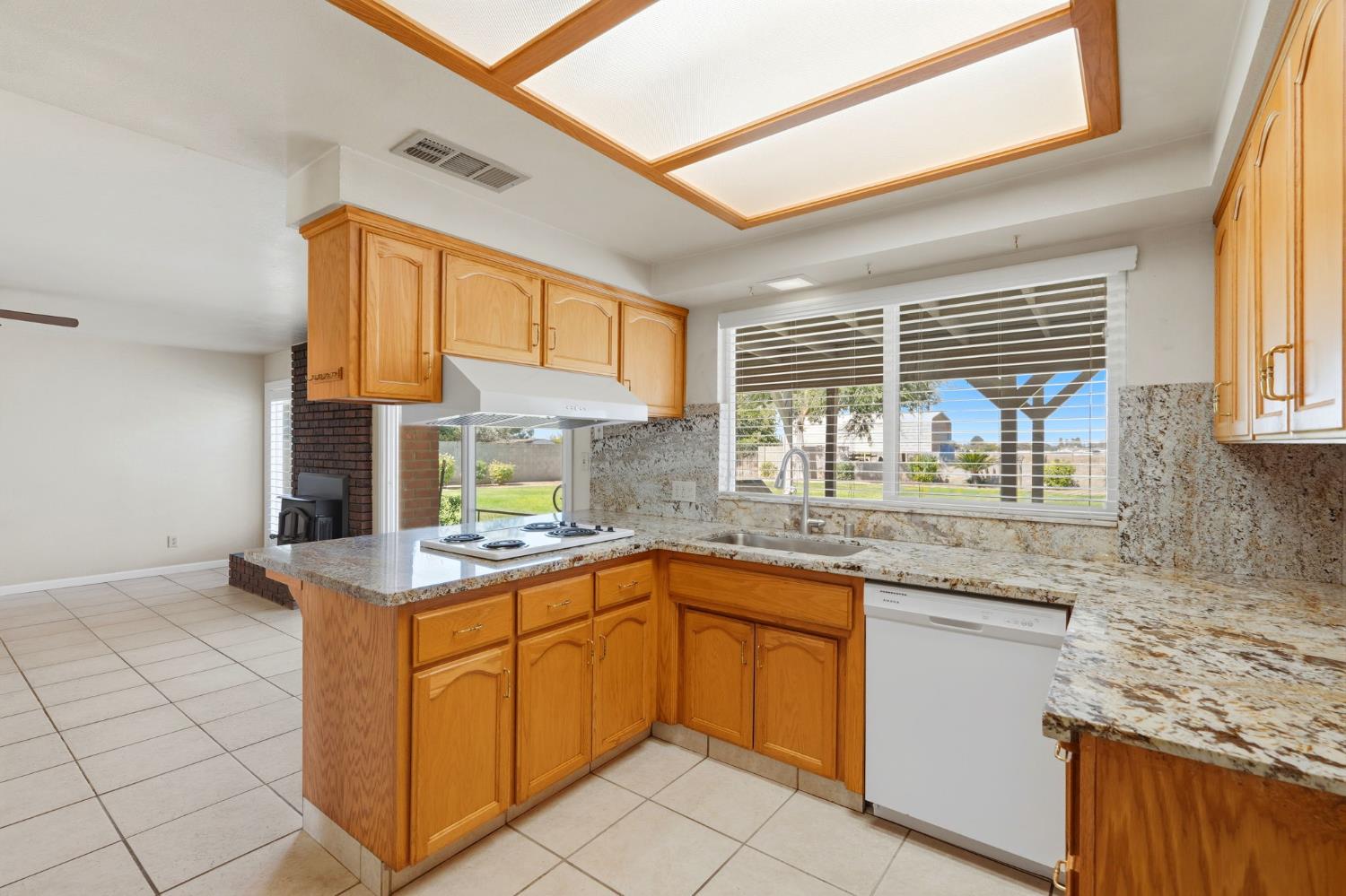3153 N Blythe, Fresno, CA 93722