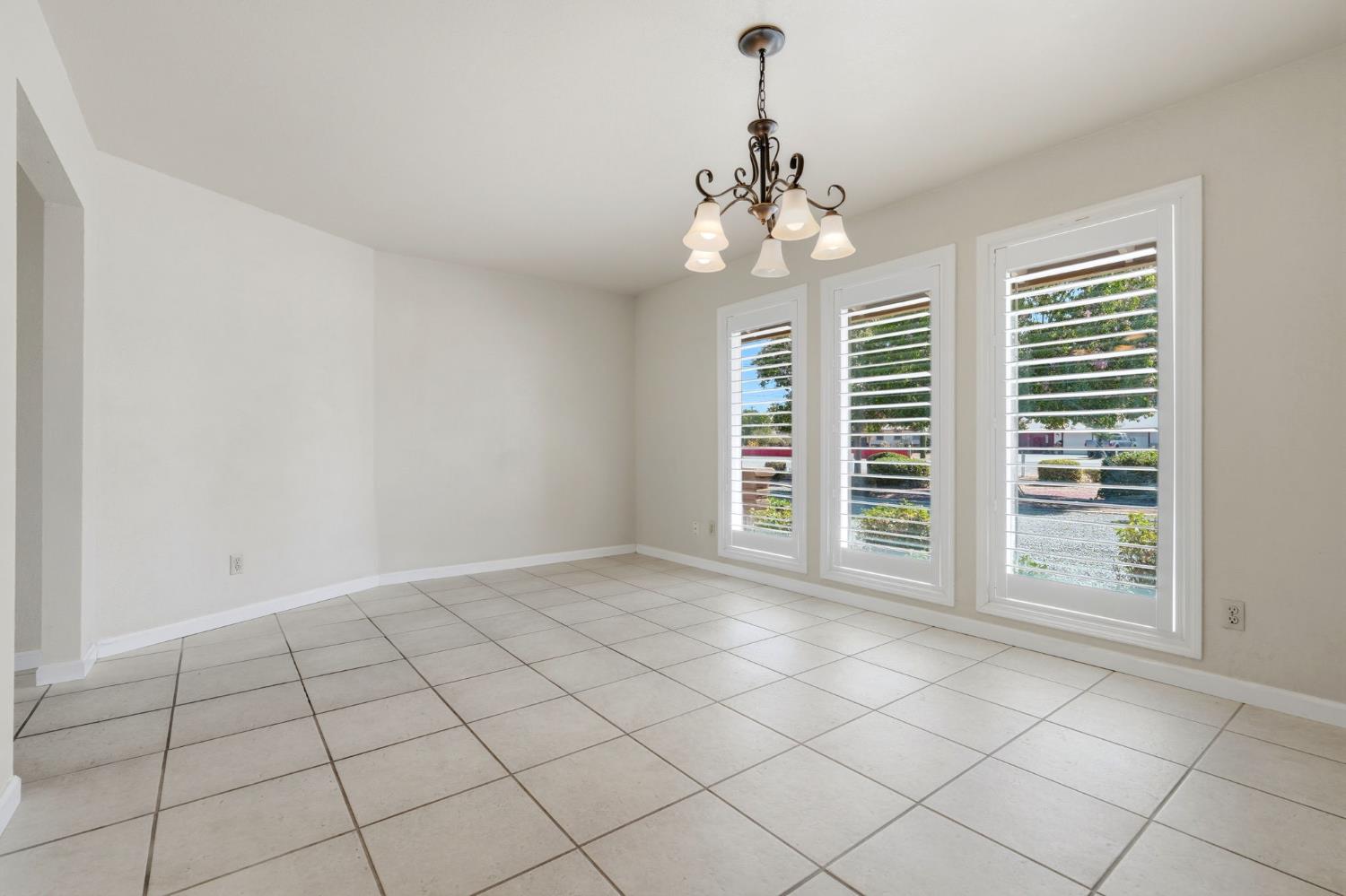 3153 N Blythe, Fresno, CA 93722