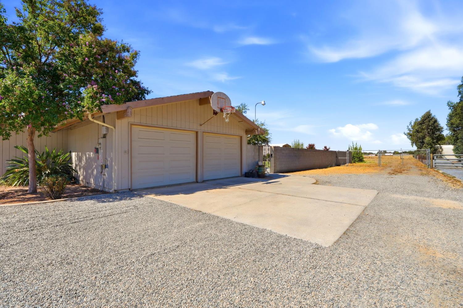 3153 N Blythe, Fresno, CA 93722