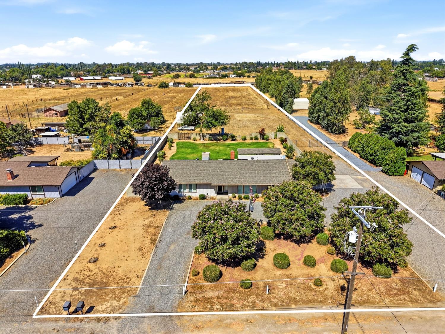 3153 N Blythe, Fresno, CA 93722