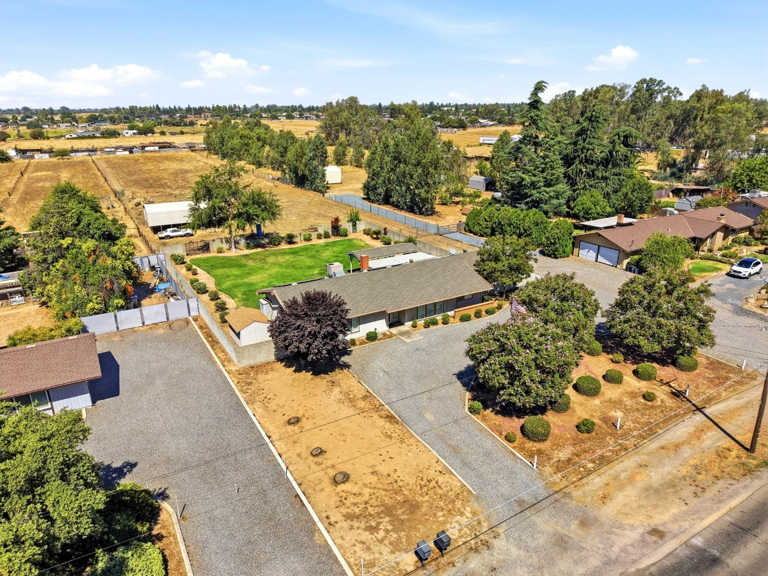 3153 N Blythe, Fresno, CA 93722