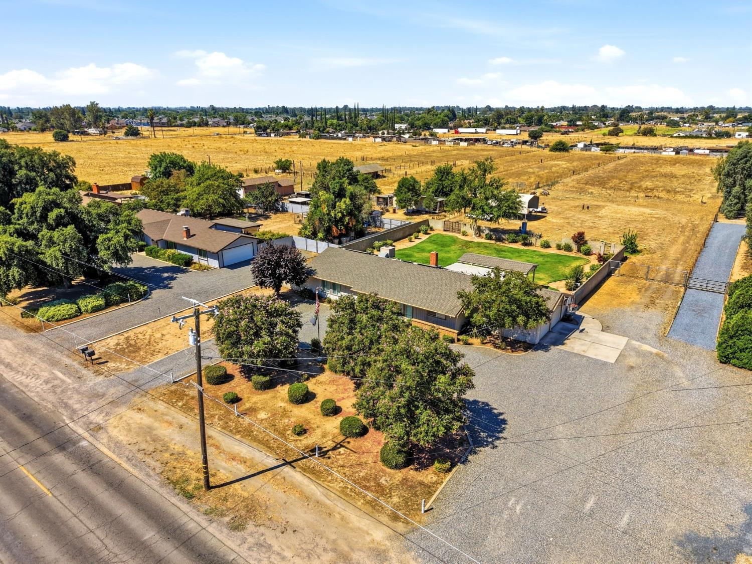 3153 N Blythe, Fresno, CA 93722