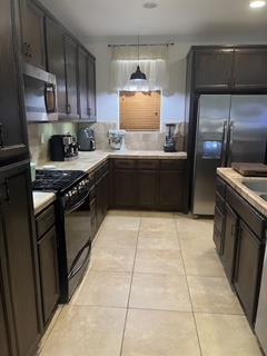 2090 Dunbar Way, Dinuba, CA 93618