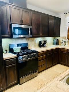 2090 Dunbar Way, Dinuba, CA 93618