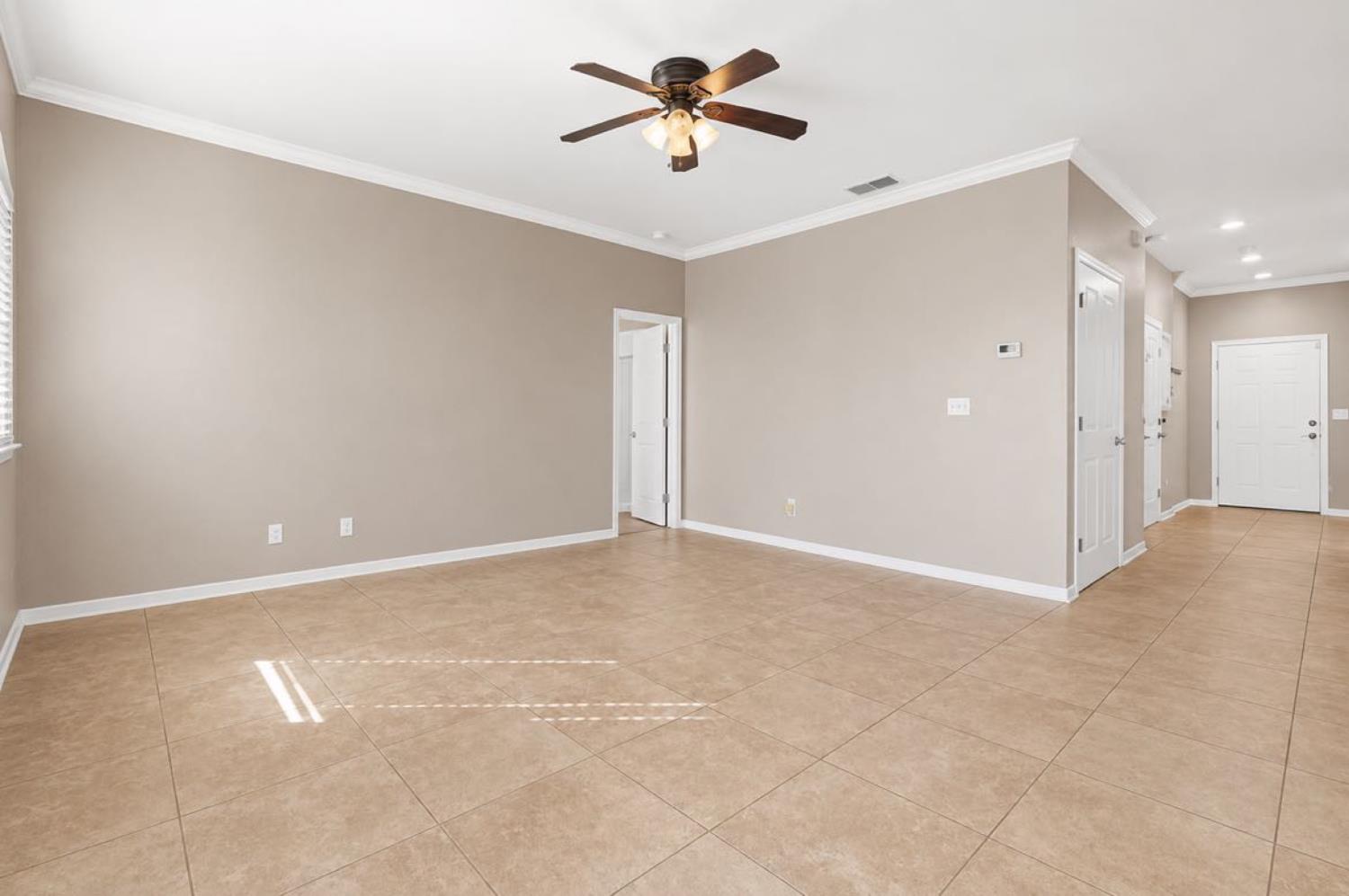 2090 Dunbar Way, Dinuba, CA 93618