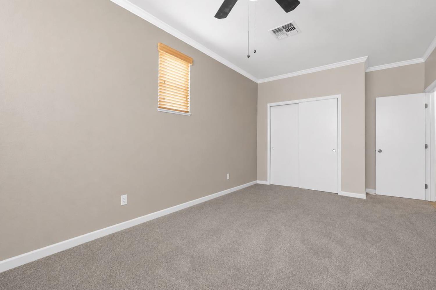 2090 Dunbar Way, Dinuba, CA 93618