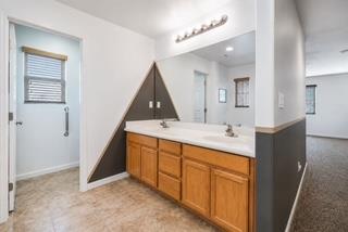 2090 Dunbar Way, Dinuba, CA 93618
