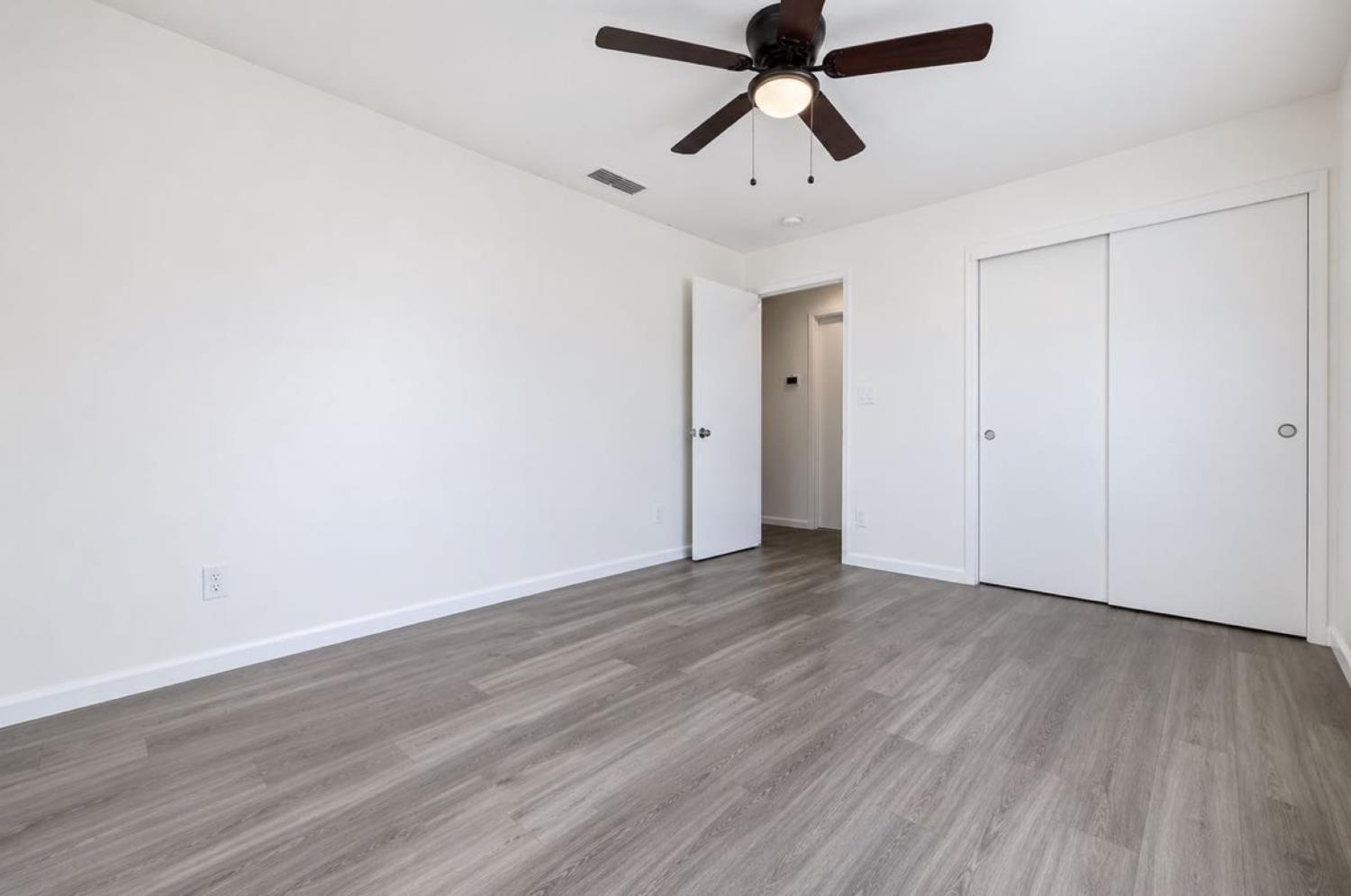 2090 Dunbar Way, Dinuba, CA 93618