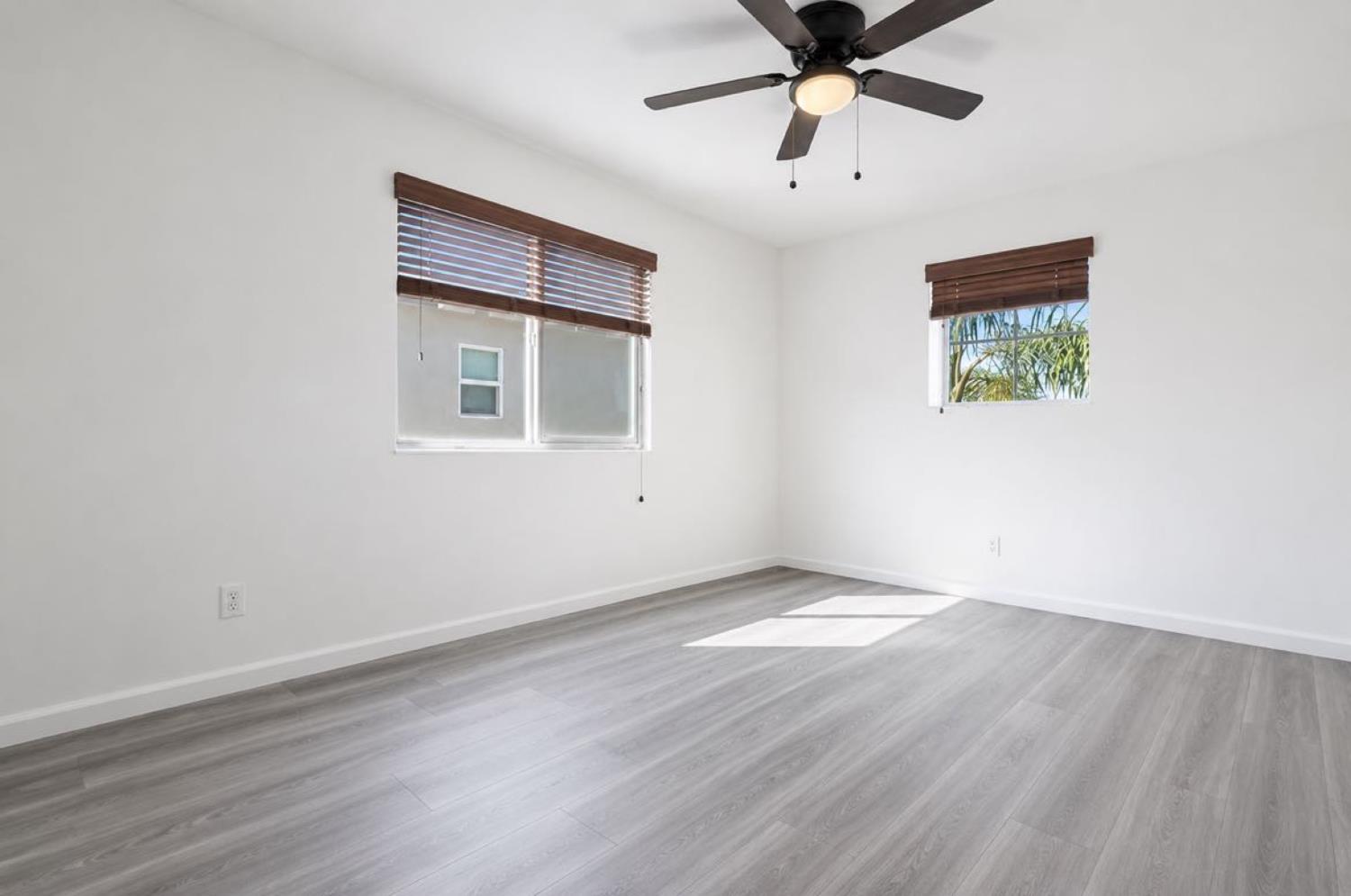 2090 Dunbar Way, Dinuba, CA 93618