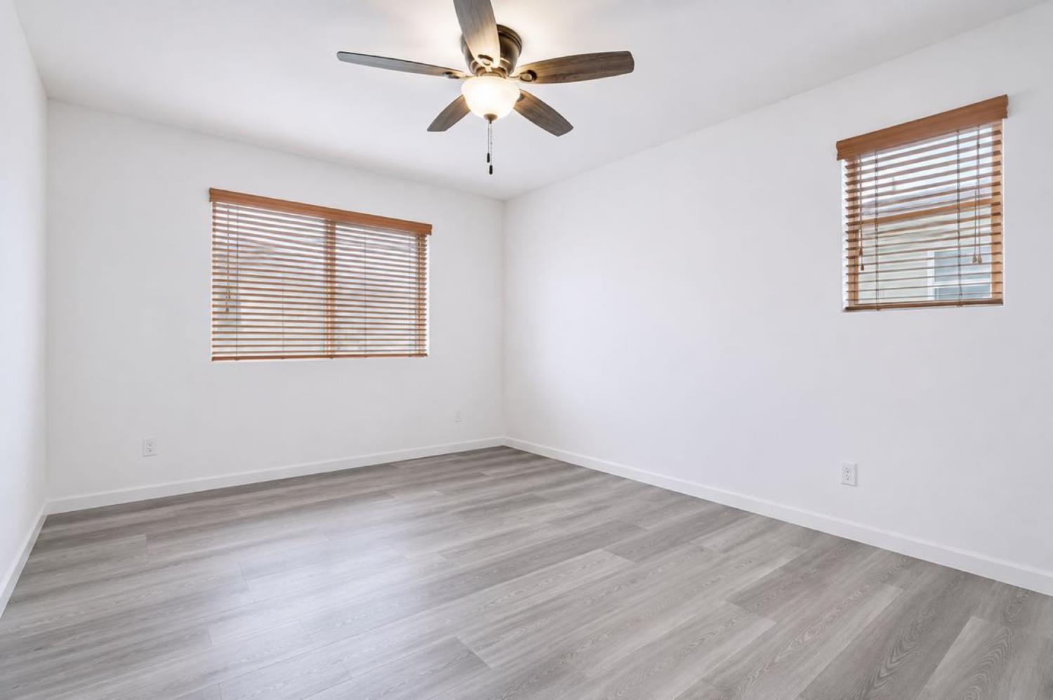 2090 Dunbar Way, Dinuba, CA 93618