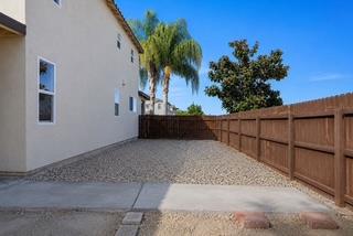 2090 Dunbar Way, Dinuba, CA 93618