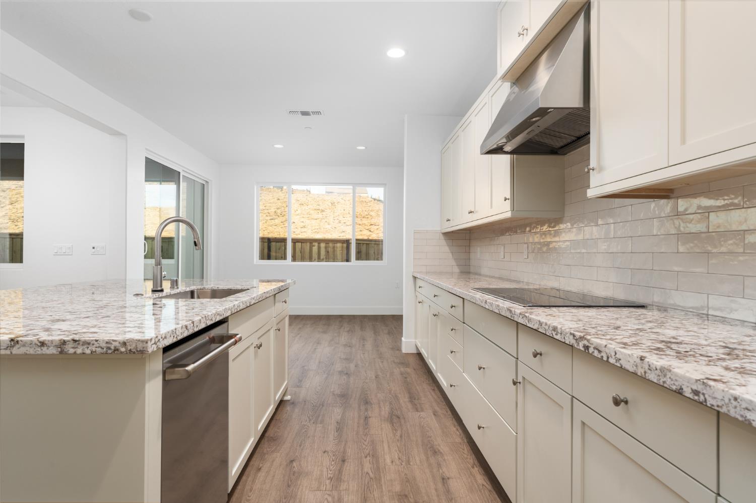 8099 Creek View, Friant, CA 93626