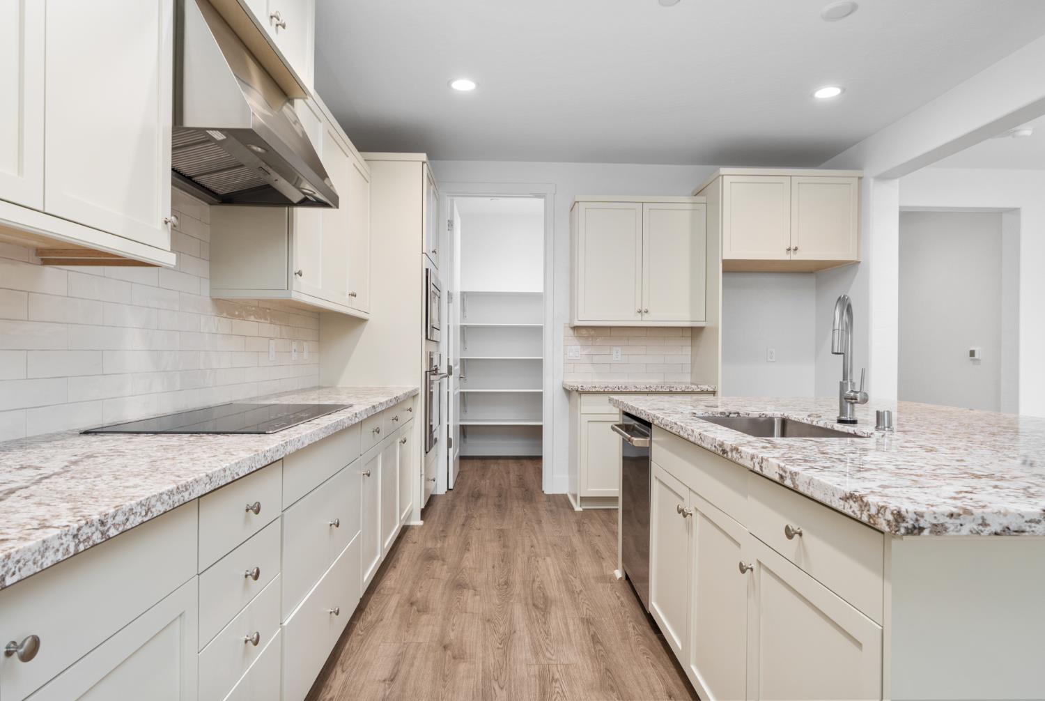 8099 Creek View, Friant, CA 93626