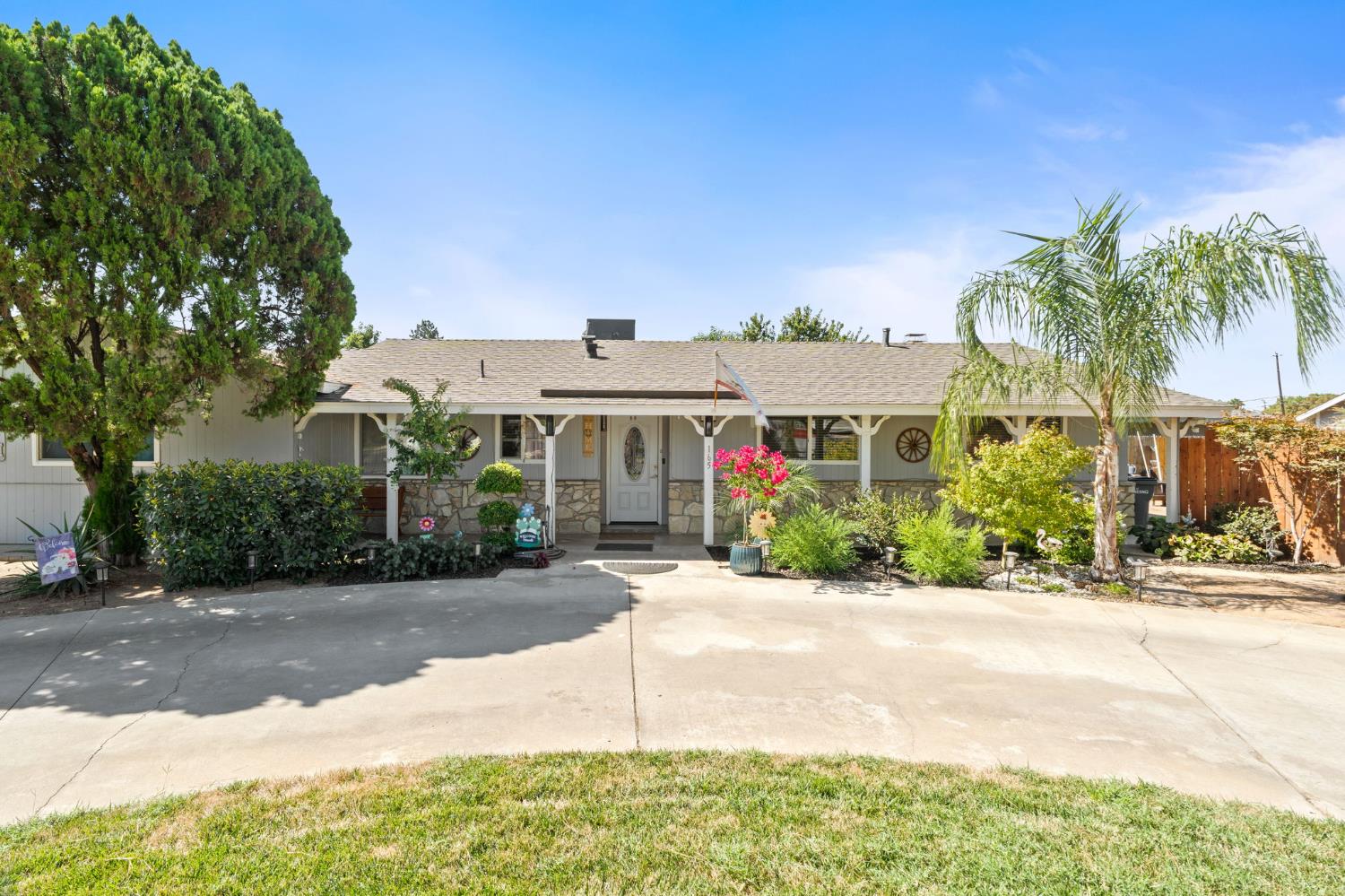 165 W Barstow Ave, Fresno, CA 93704
