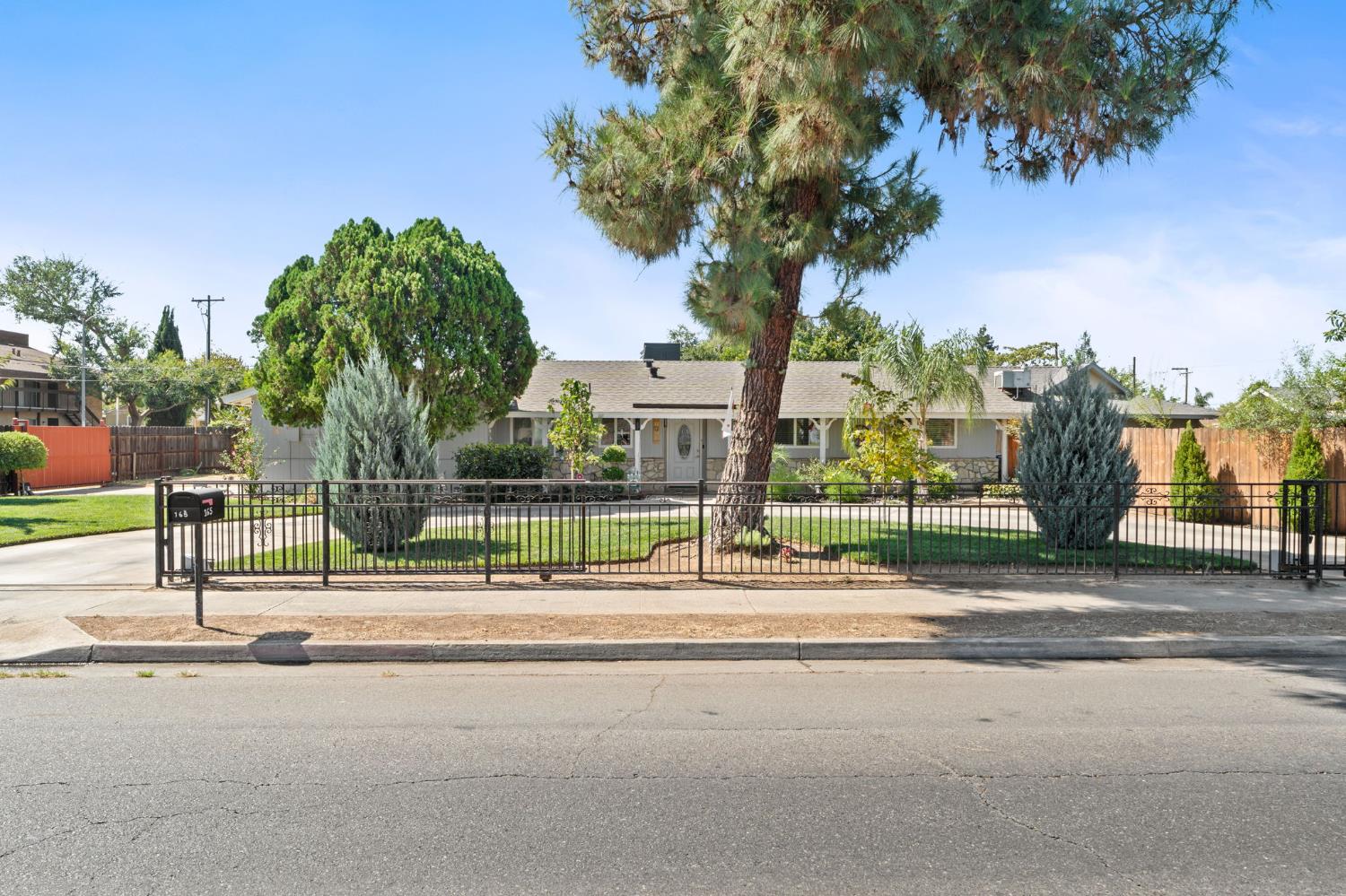 165 W Barstow Ave, Fresno, CA 93704