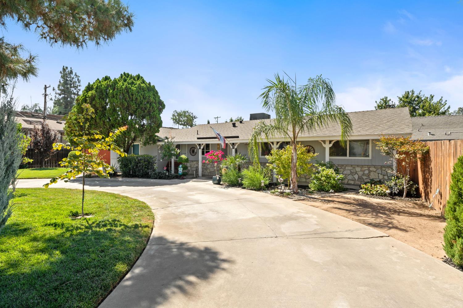 165 W Barstow Ave, Fresno, CA 93704