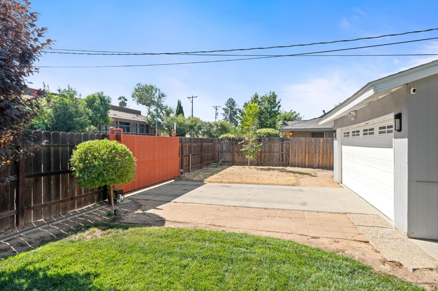 165 W Barstow Ave, Fresno, CA 93704