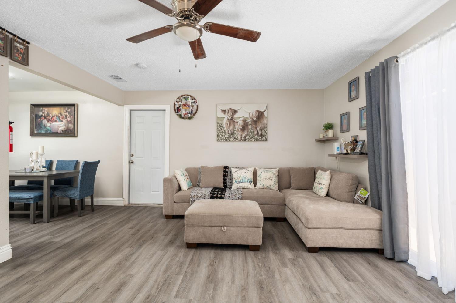 165 W Barstow Ave, Fresno, CA 93704