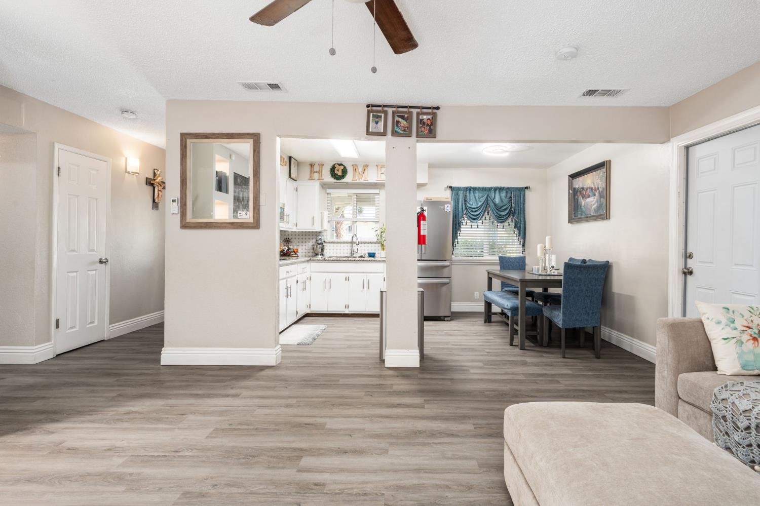 165 W Barstow Ave, Fresno, CA 93704