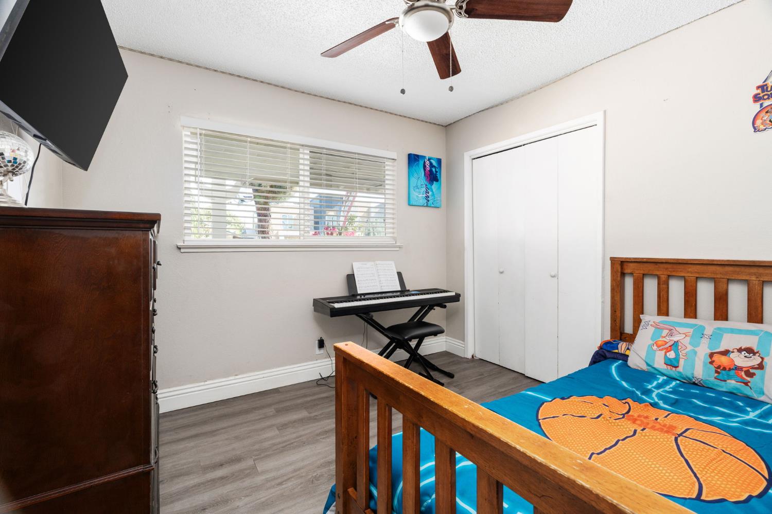 165 W Barstow Ave, Fresno, CA 93704
