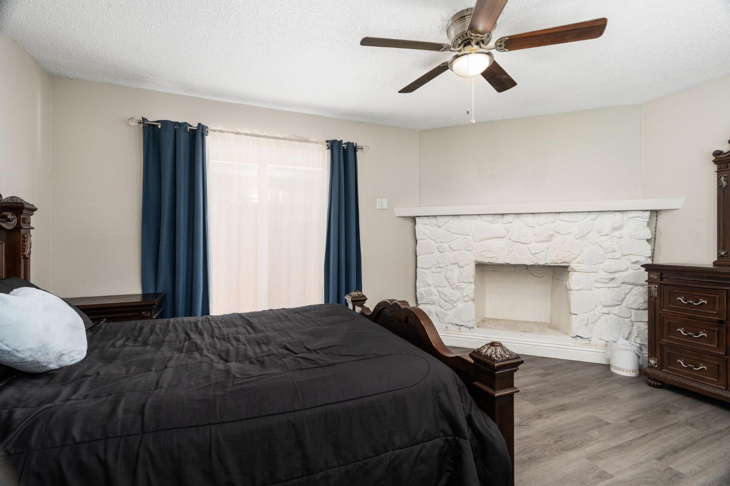 165 W Barstow Ave, Fresno, CA 93704