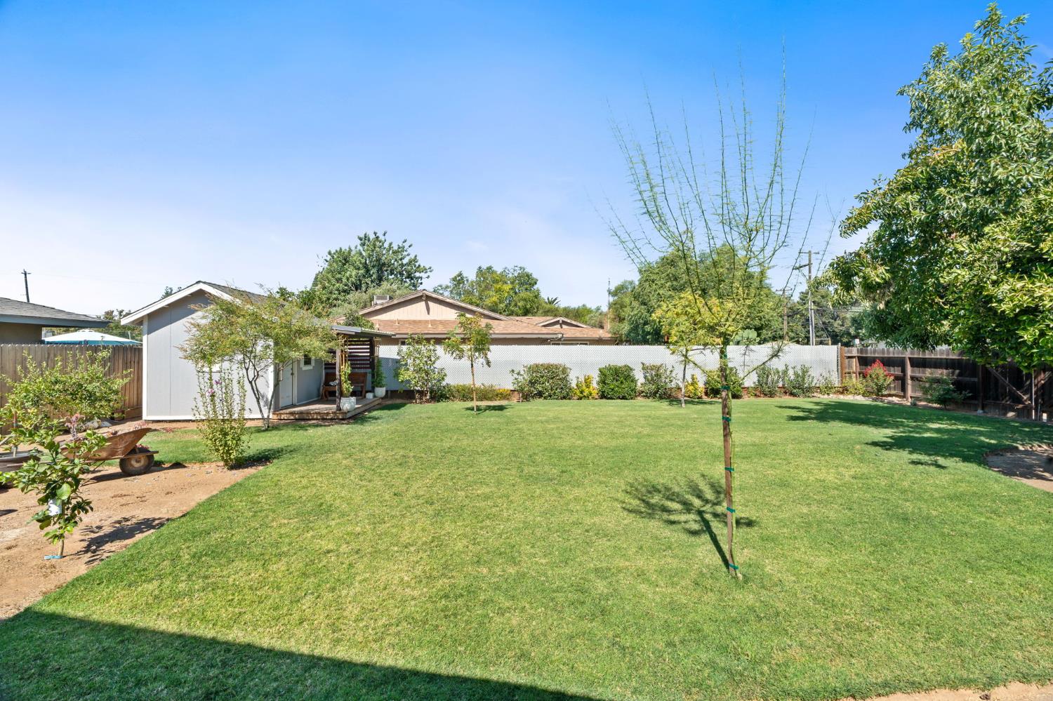 165 W Barstow Ave, Fresno, CA 93704