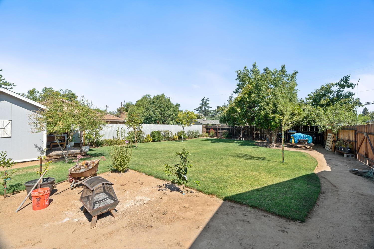 165 W Barstow Ave, Fresno, CA 93704