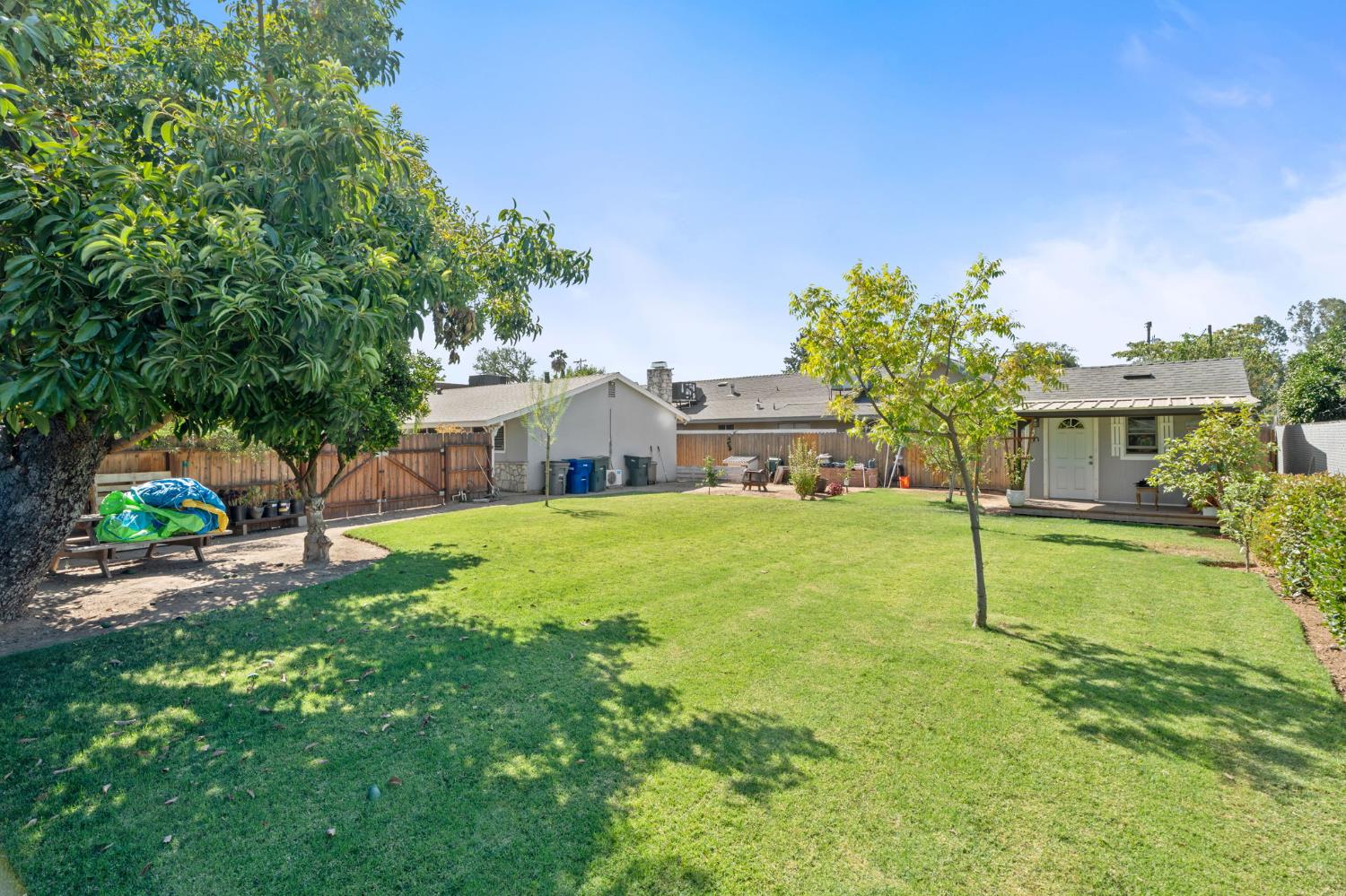 165 W Barstow Ave, Fresno, CA 93704