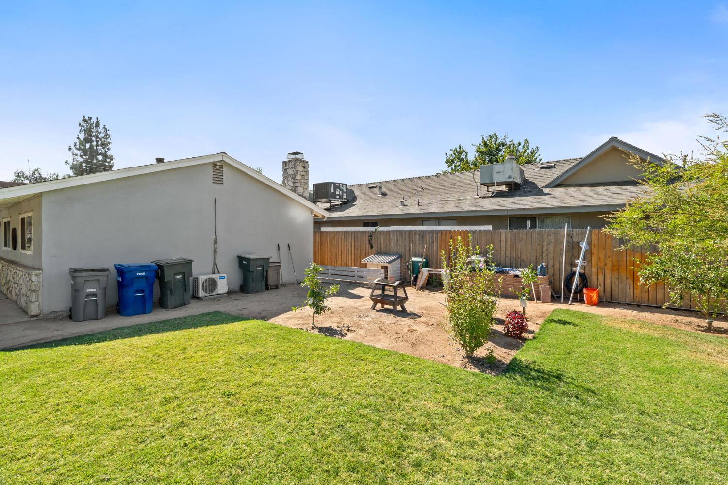 165 W Barstow Ave, Fresno, CA 93704