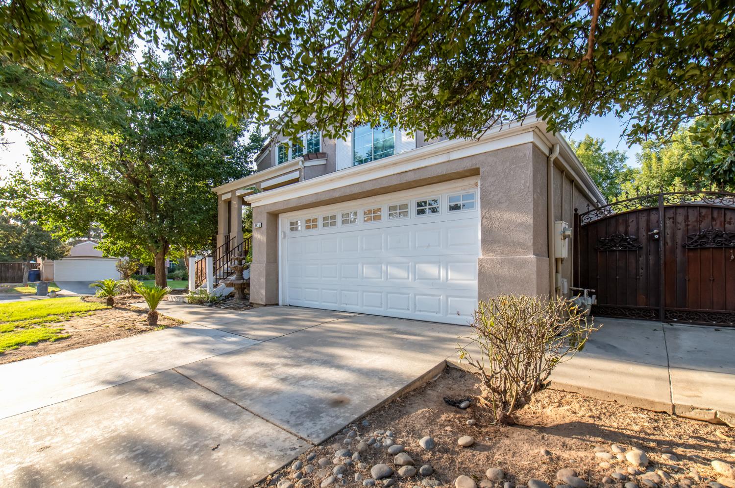 2425 E Houston Ave, Fresno, CA 93720