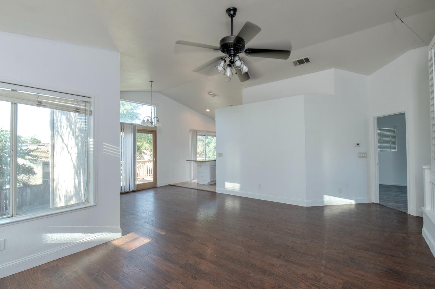 2425 E Houston Ave, Fresno, CA 93720