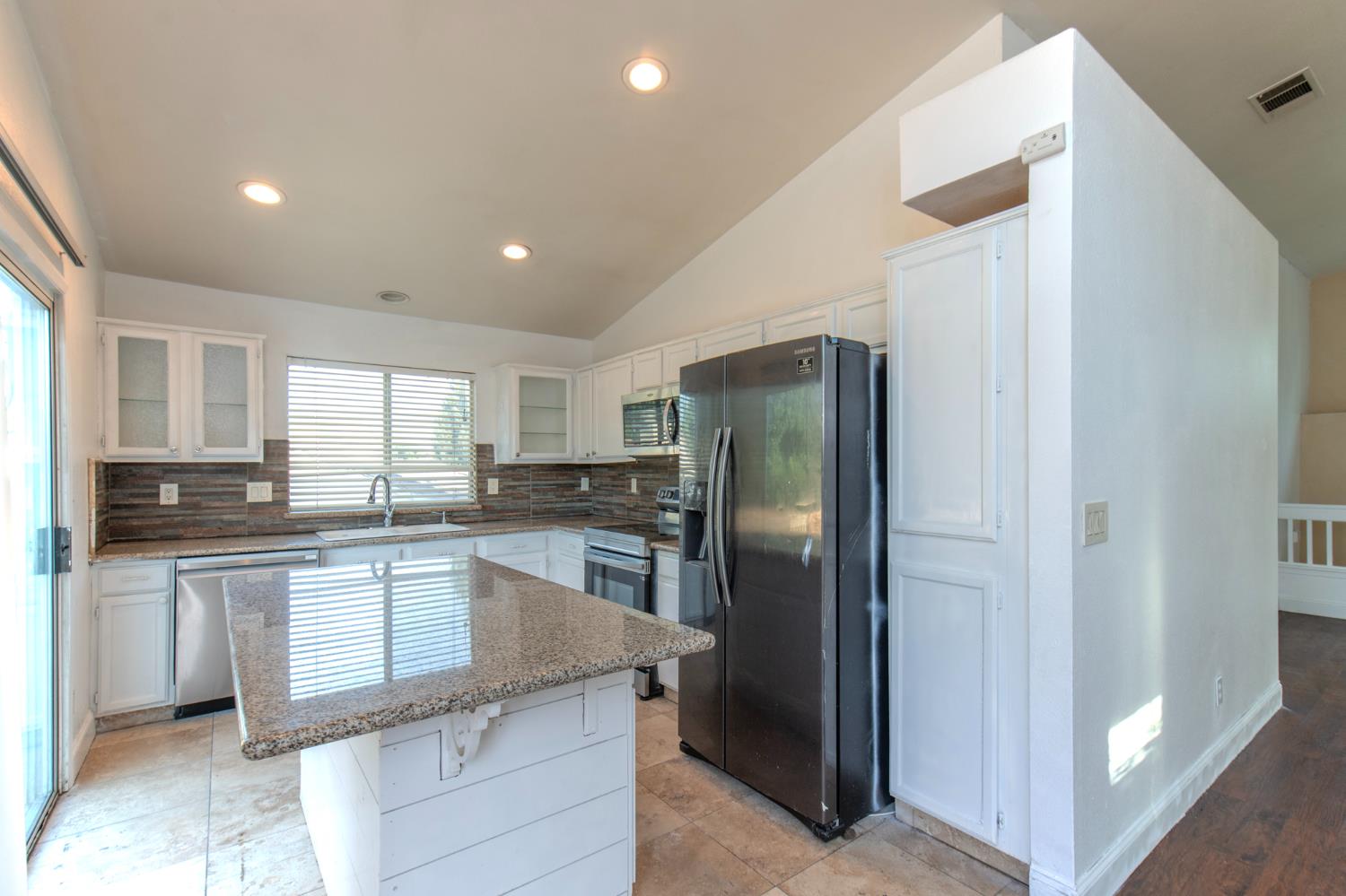 2425 E Houston Ave, Fresno, CA 93720