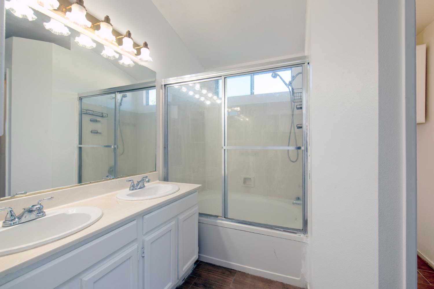2425 E Houston Ave, Fresno, CA 93720