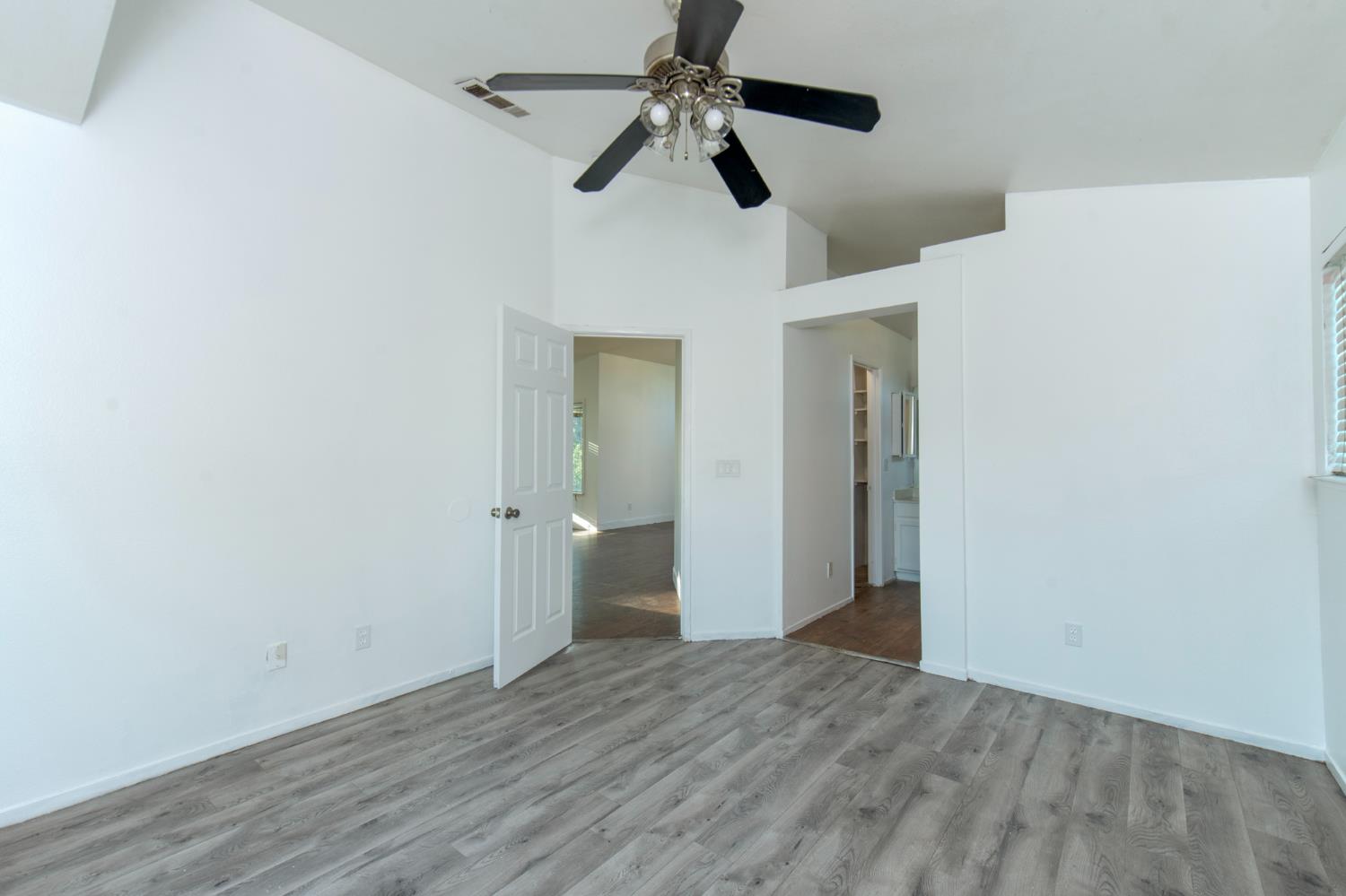 2425 E Houston Ave, Fresno, CA 93720