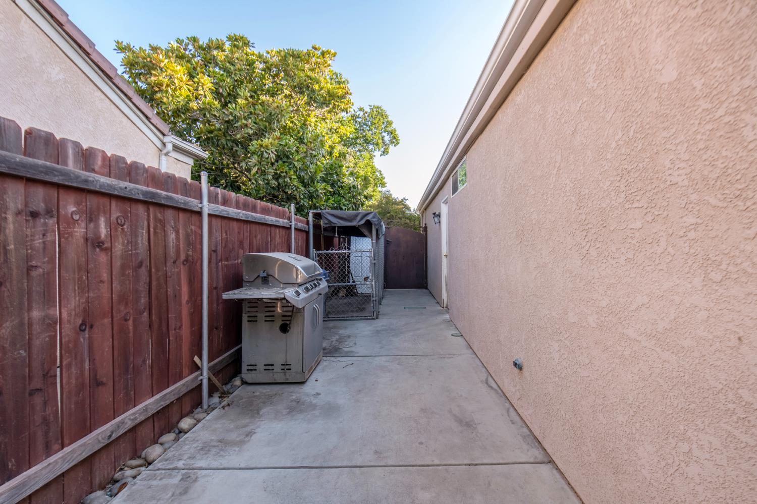 2425 E Houston Ave, Fresno, CA 93720