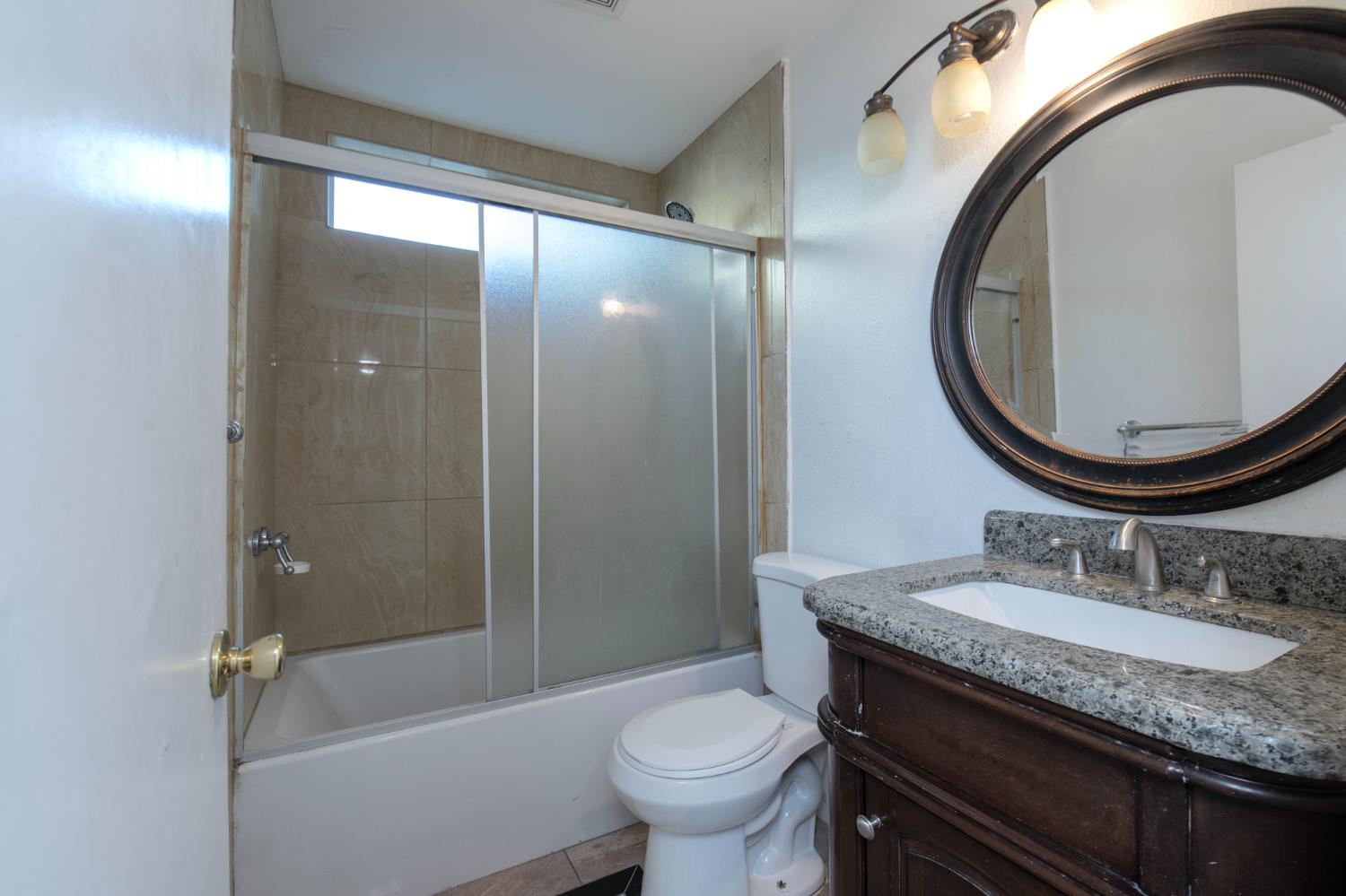 2425 E Houston Ave, Fresno, CA 93720