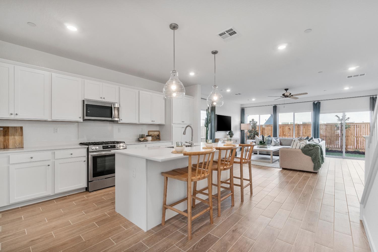 1053 Springtime Ave, Clovis, CA 93619