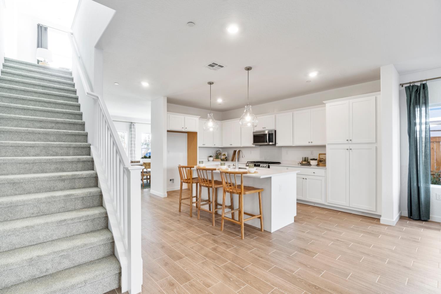 1053 Springtime Ave, Clovis, CA 93619