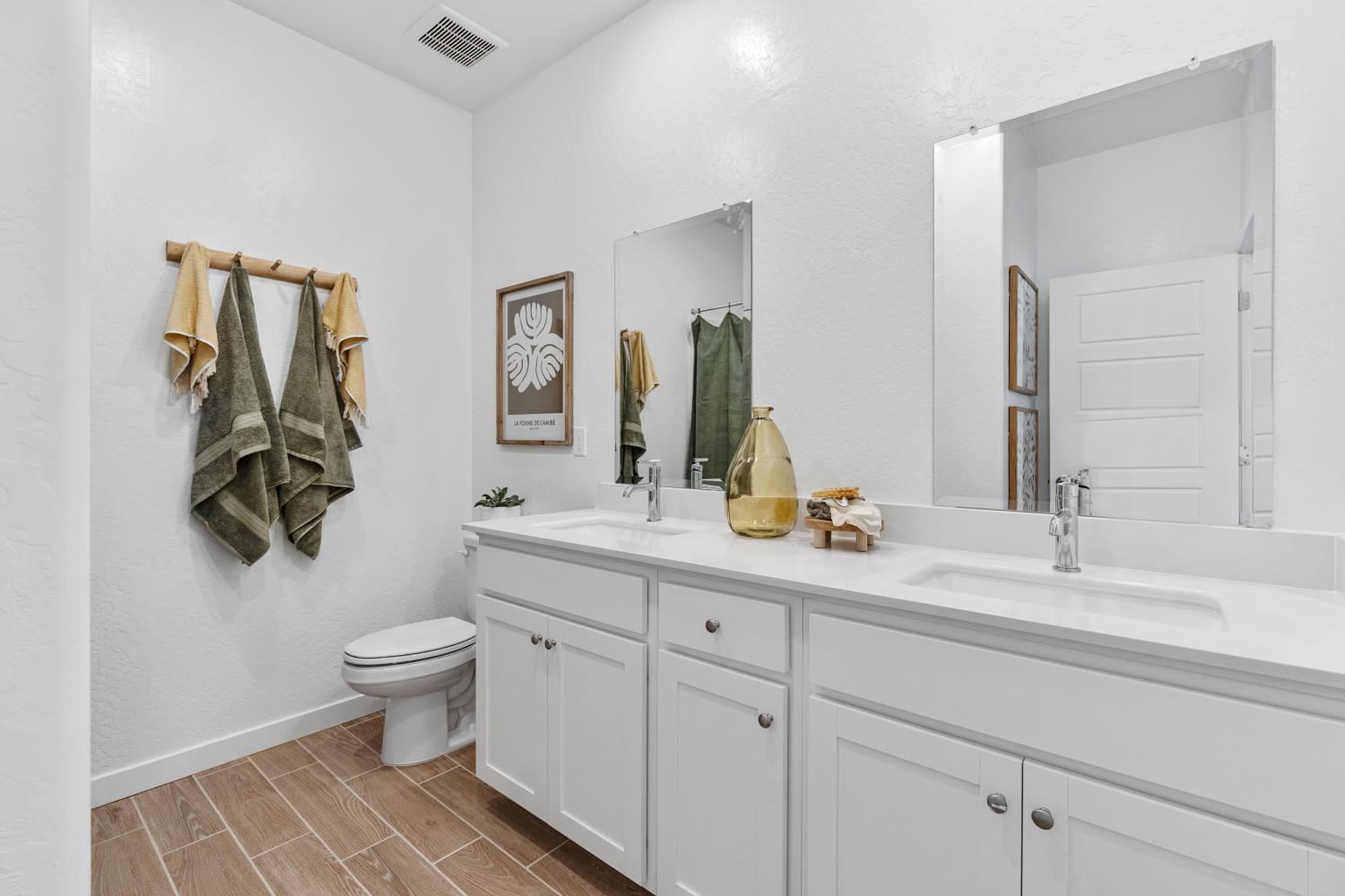 1053 Springtime Ave, Clovis, CA 93619