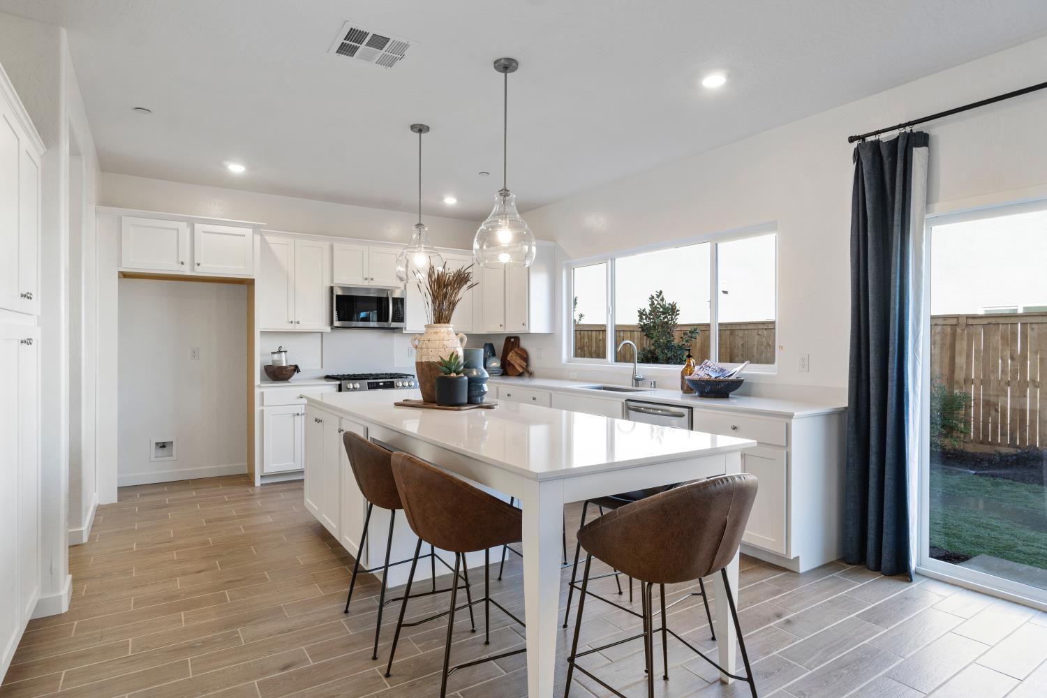 1059 Springtime Ave, Clovis, CA 93619