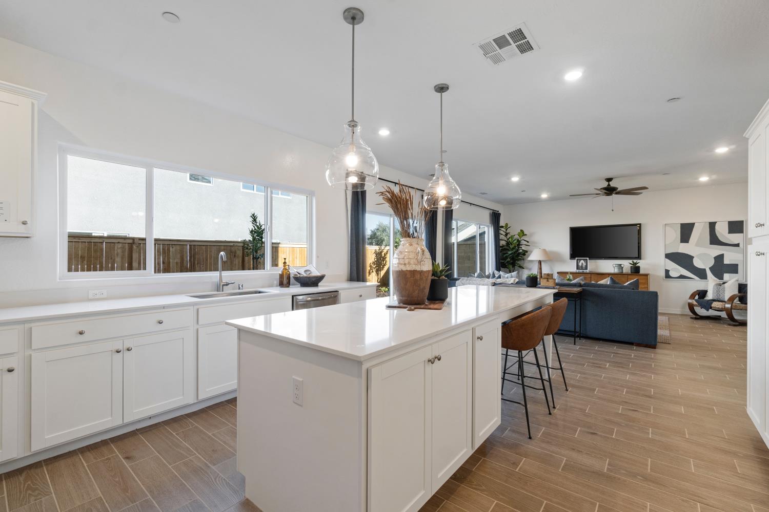 1059 Springtime Ave, Clovis, CA 93619
