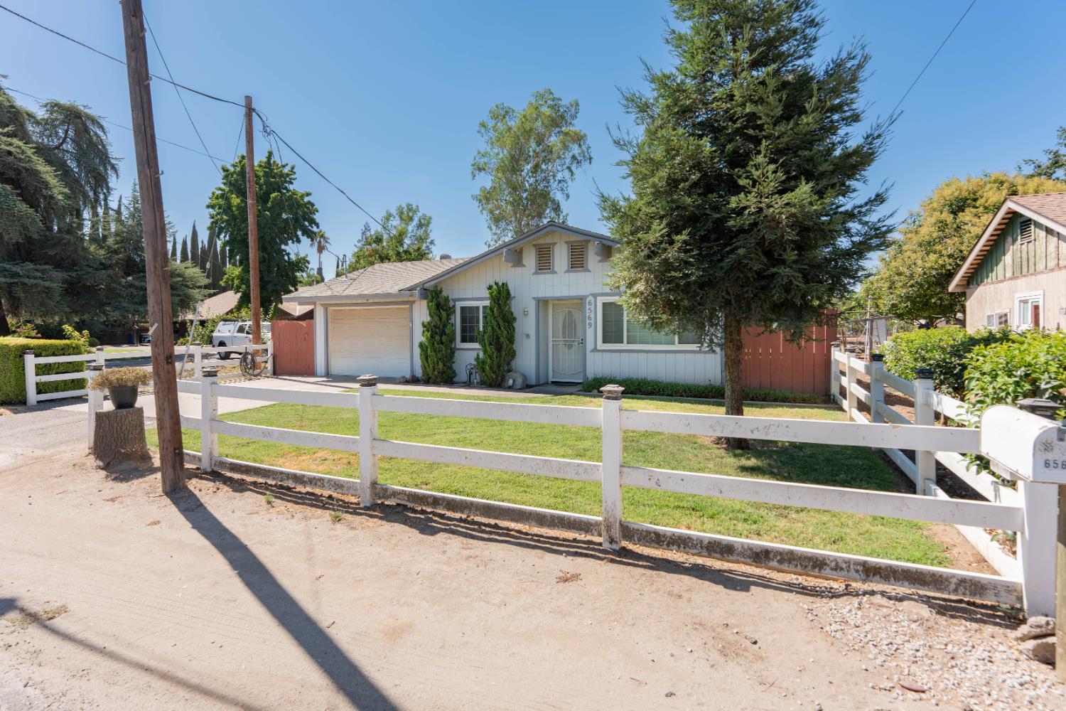 6569 De Woody St, Laton, CA 93242