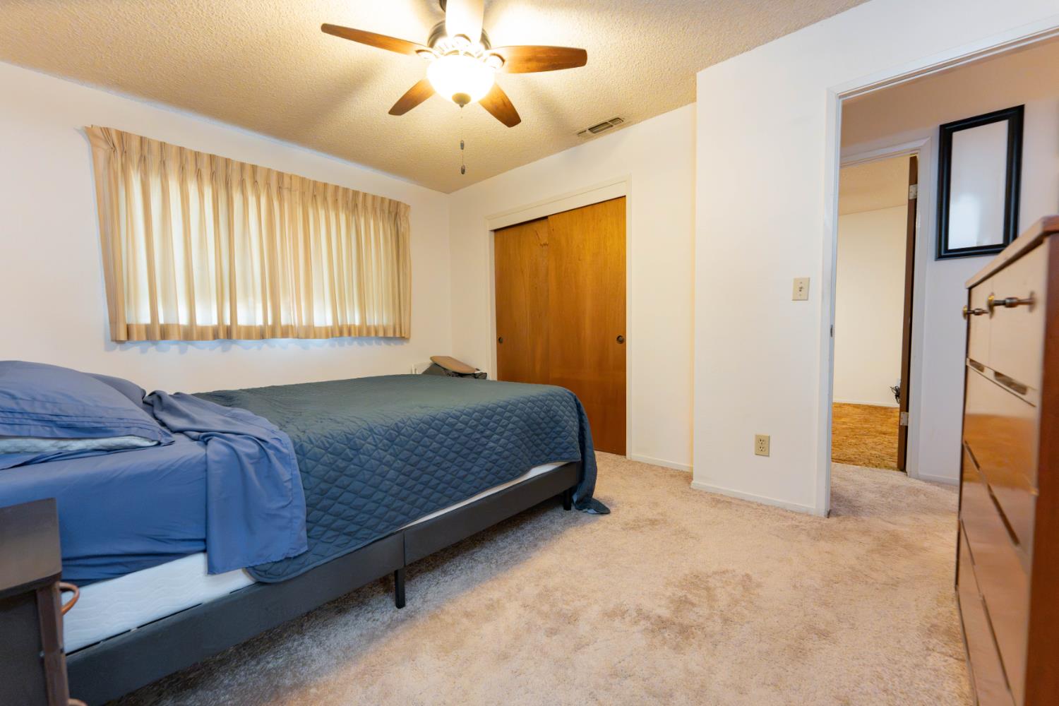 6569 De Woody St, Laton, CA 93242